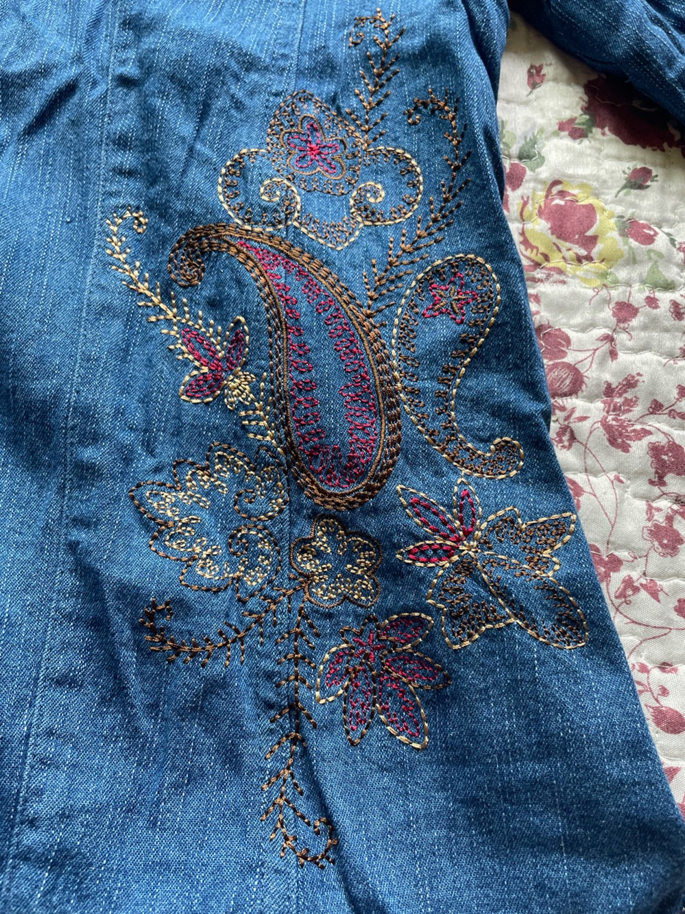 VTG Embroidered Button down top - Picture 2 of 3